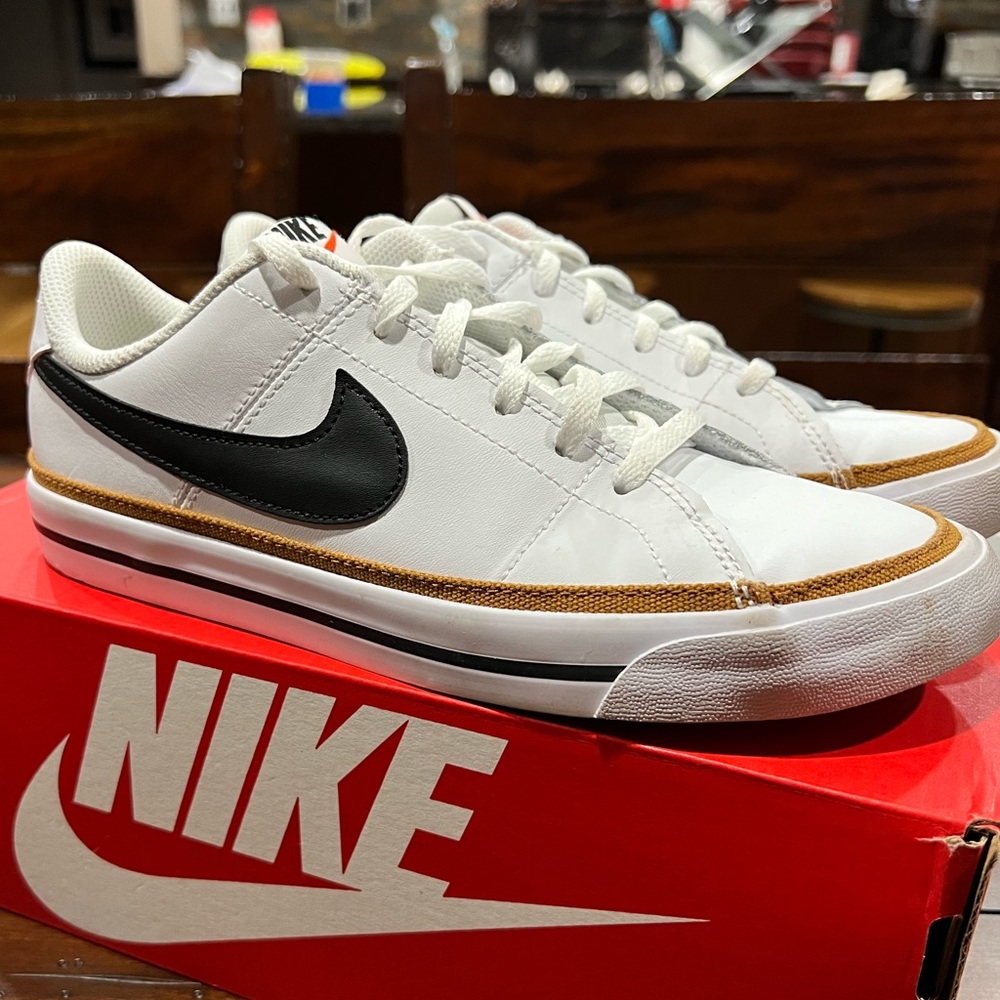 Nike Court Legacy